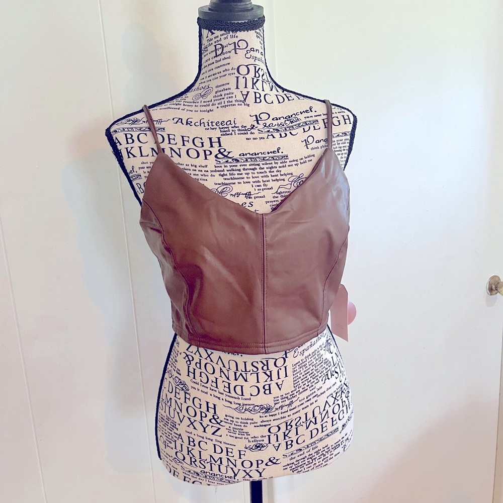 Ladies Faux leather - V-neck crop top with adjustable straps. Size M. - Picture 2 of 9